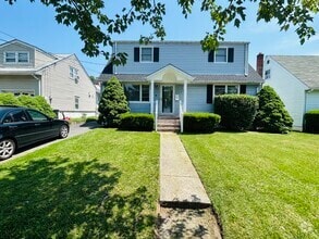 9 Meadow Ln