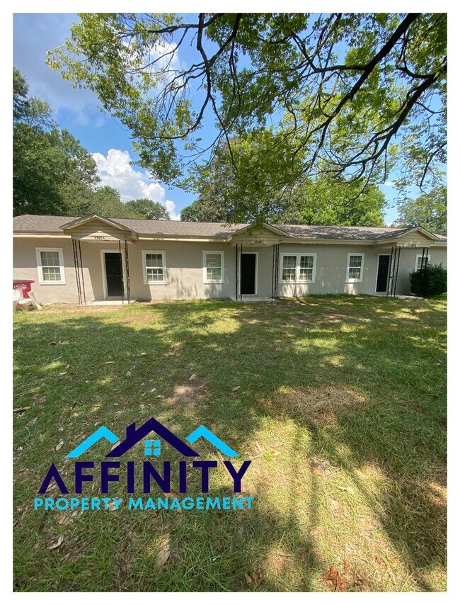 Building Photo - Newly Renovated Two Bedroom/ 1 Bathroom Ap...