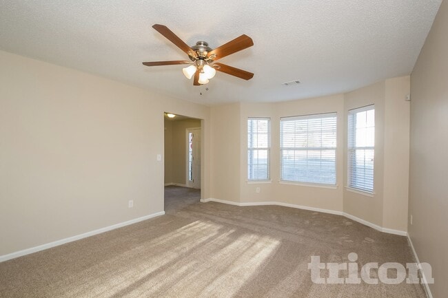 Foto del edificio - 2040 Smithfield Ave