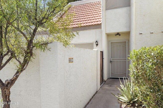 Foto del edificio - 6013 N 79th St
