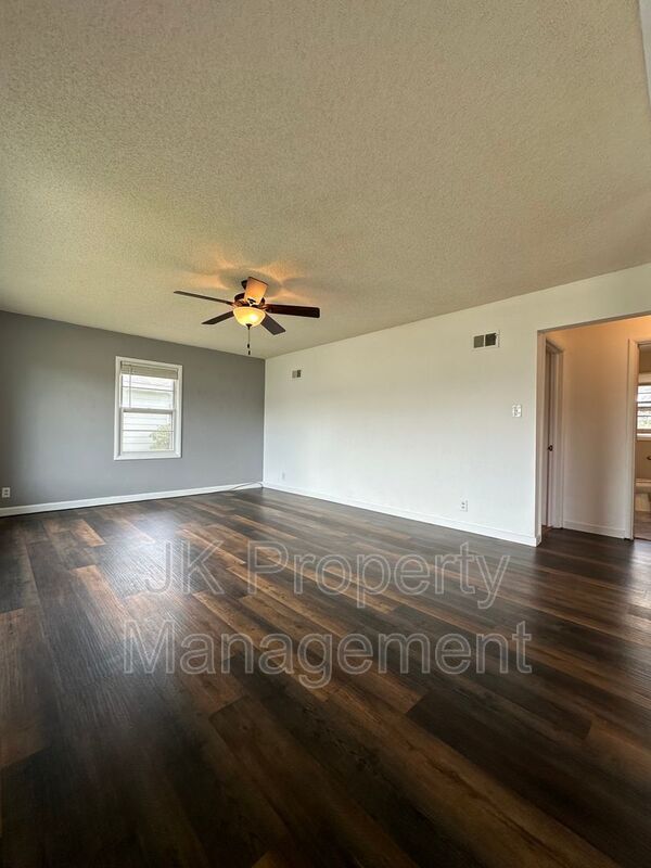 Foto del edificio - 244 18th Ave NW