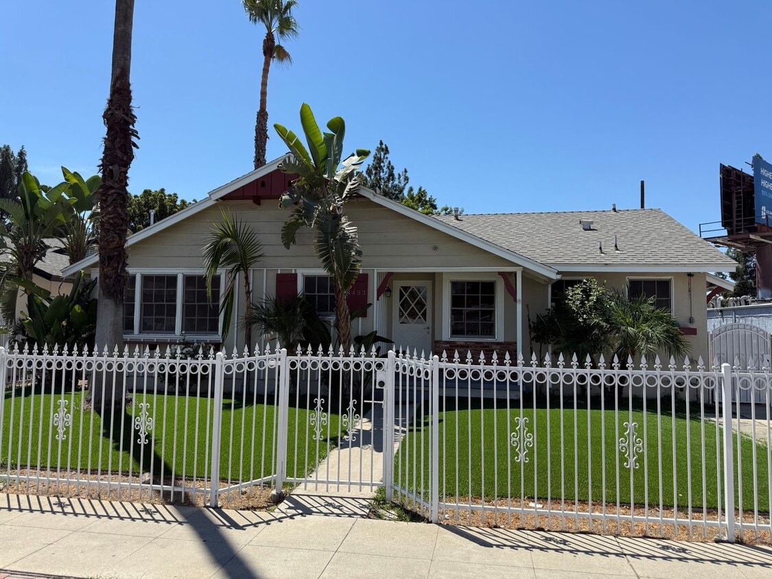 Primary Photo - Newly Renovated Single-Family Home in Sun ...