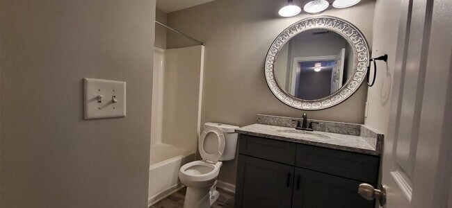 Foto del edificio - 45 Newnan Lakes Dr