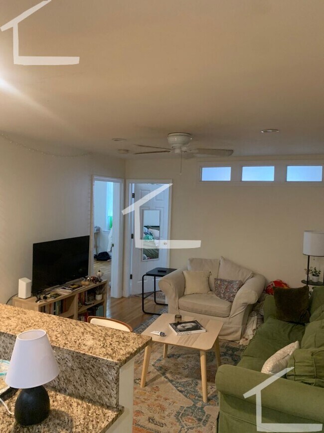 Building Photo - Charming 3 Bedroom-No Broker Fee