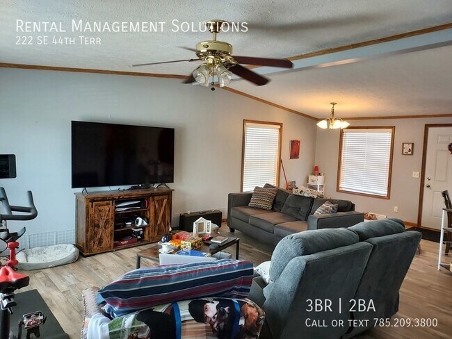 Building Photo - 222 SE 44th Terrace- 3 BED/2 BATH
