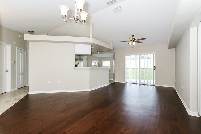 Building Photo - 1621 Papoose Way