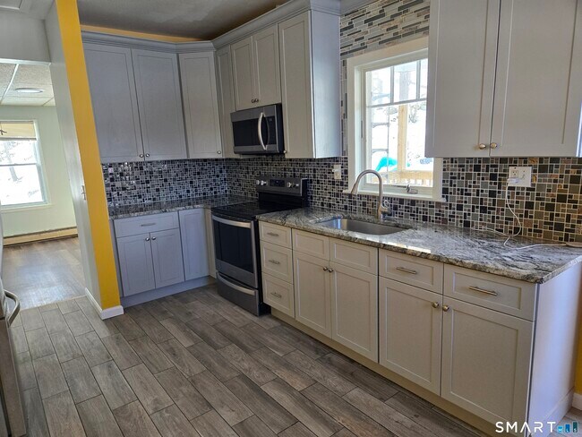 Foto del edificio - 126 Sherman Ave