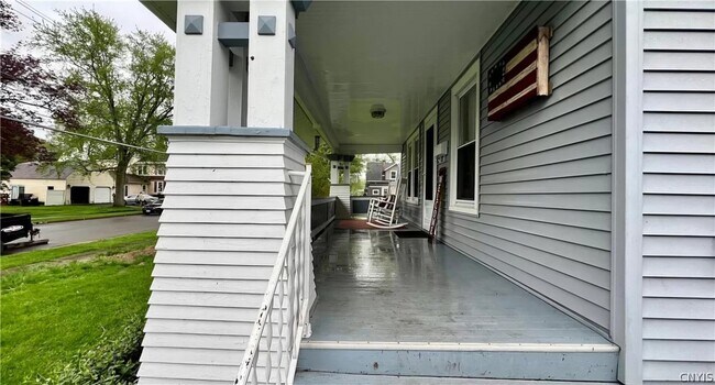 Building Photo - 209 Allen St