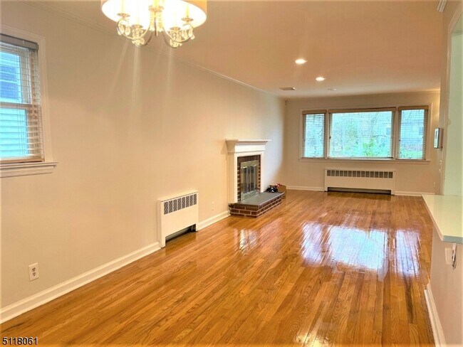 Building Photo - 51 Silver Spring Rd