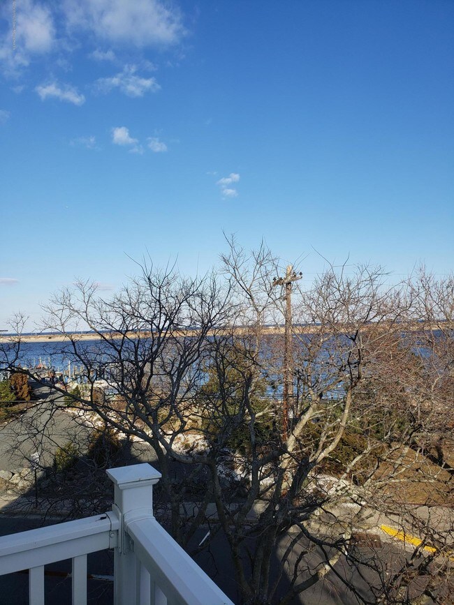 Foto del edificio - 60 Bay Ave