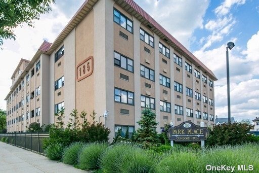 Building Photo - 185 W Park Ave