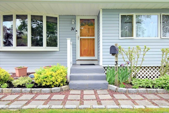 Building Photo - 31 Copperbeech Rd