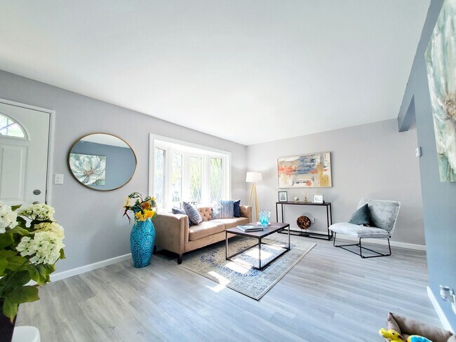 Foto del edificio - 4 Bed - 1 Bath Cape Cod for Rent