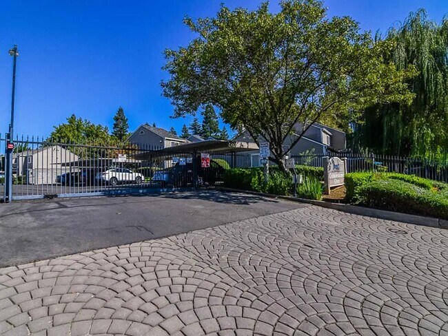 Building Photo - Move-In Ready 1-Bedroom Condo in Cobblestone Glen – $1,495 SEE VIDEO