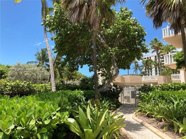 Building Photo - 1111 Crandon Blvd