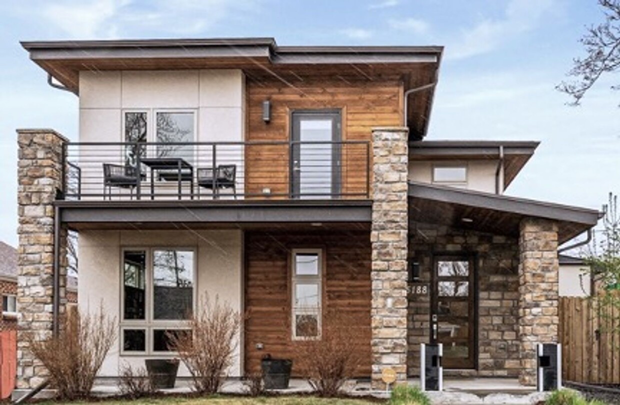 Primary Photo - Modern Mountain Style Luxury Home for Leas...