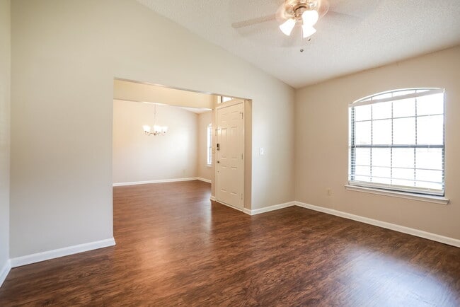 Building Photo - 3413 Deerfield Pointe Dr