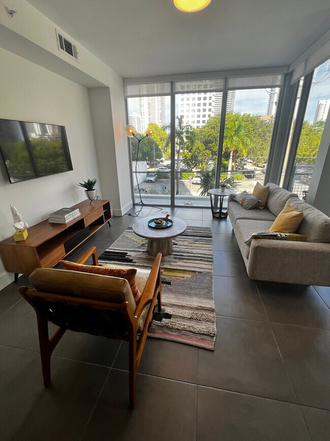 Foto del edificio - 215 NE 27th St