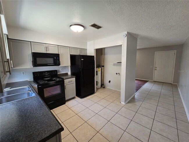 Foto del edificio - 5665 Struthers Ct