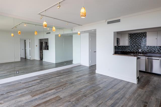 Foto del edificio - 6211 W Northwest Hwy