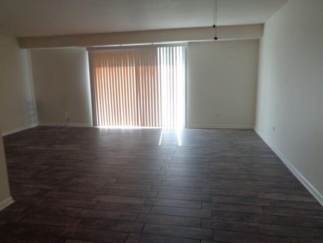 Building Photo - 5854 W 76th Pl