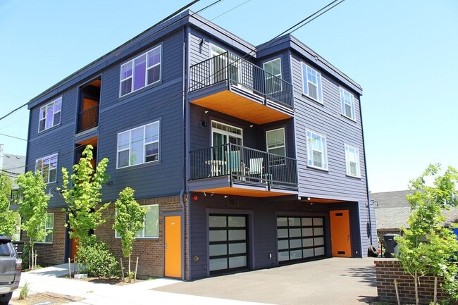 Building Photo - 1906 SE Tacoma St