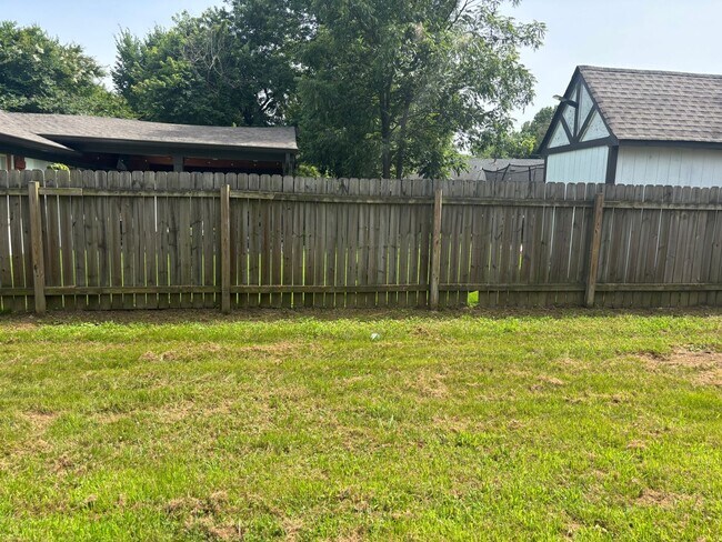 Foto del edificio - 5095 Corkwood Dr