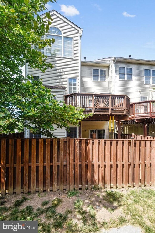 Building Photo - 42935 Shelbourne Square