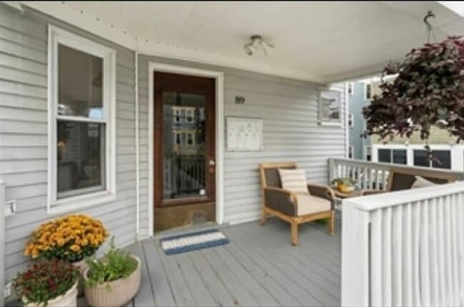 Building Photo - 89 Train St