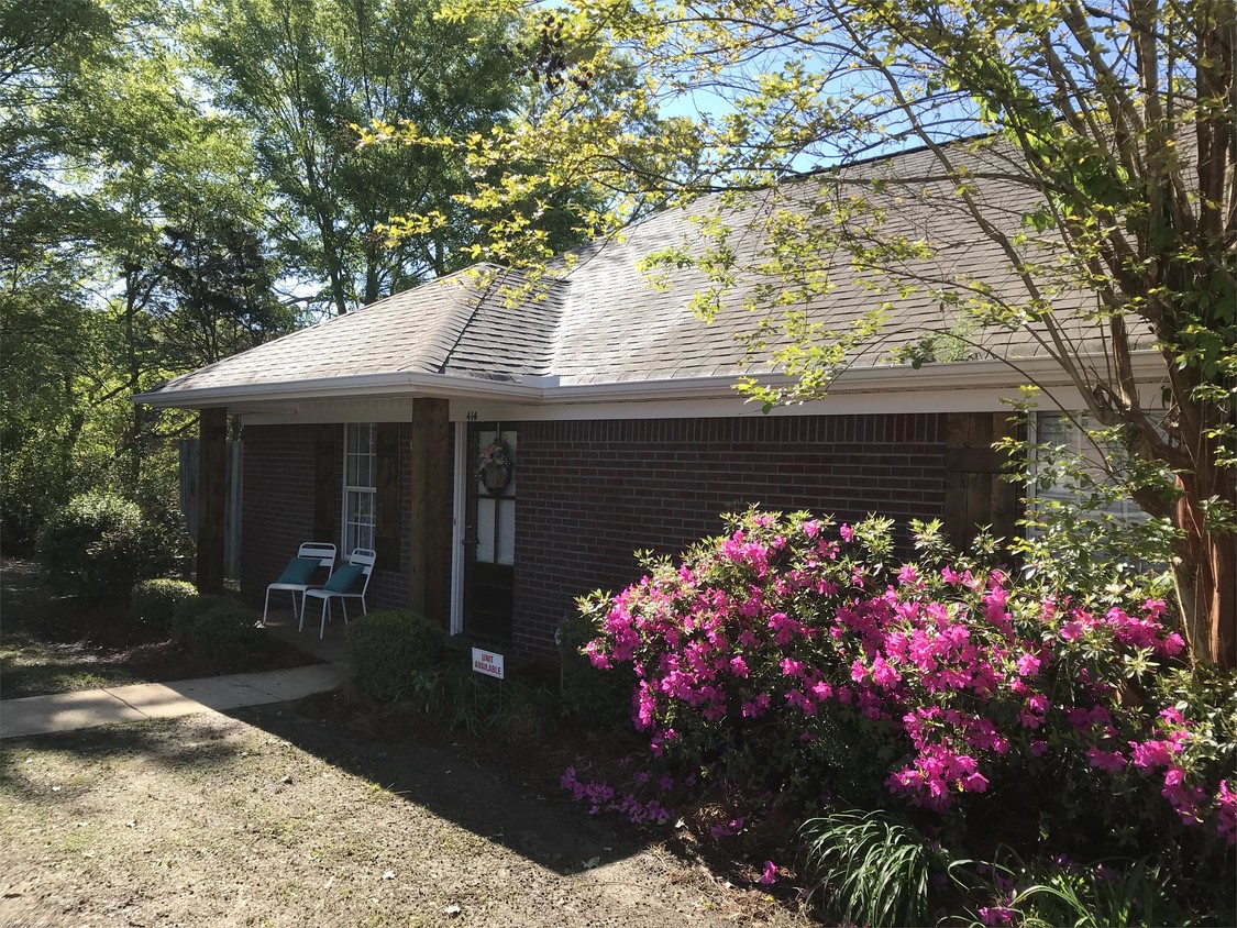 Primary Photo - 414 Hathorn Rd
