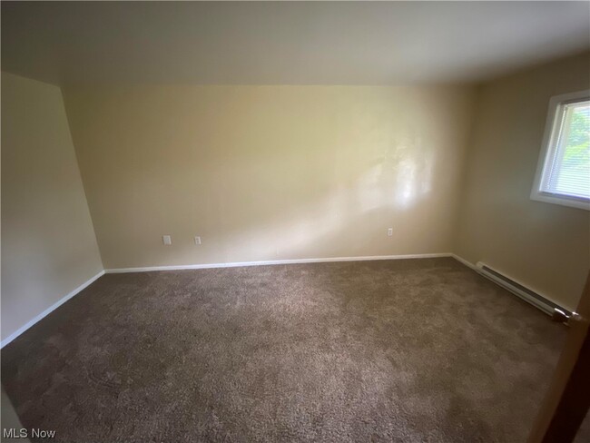 Building Photo - 405 Colonial Dr
