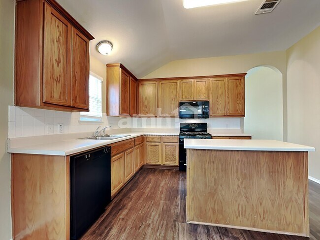 Building Photo - 265 Firwood N