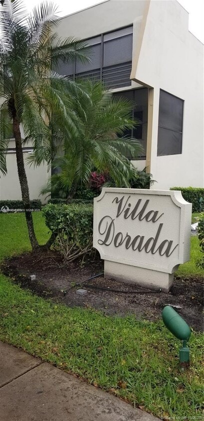 Primary Photo - 20200 W Country Club Dr