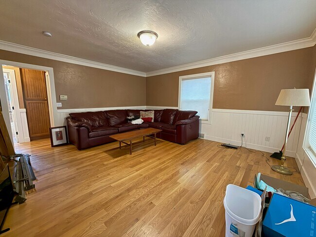 Foto del edificio - 240 S Main St