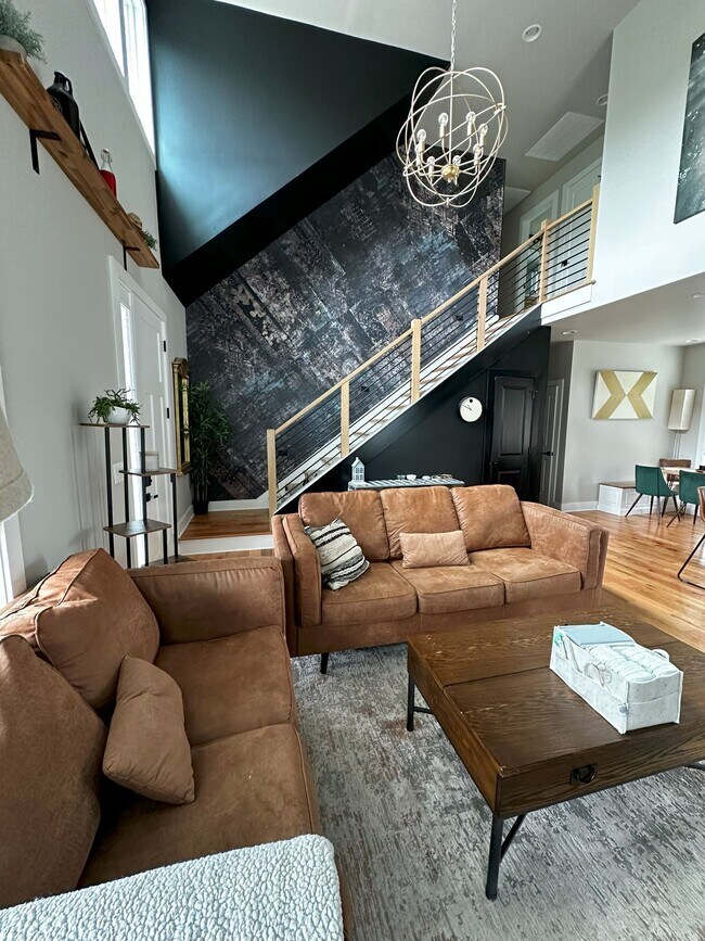 Sala de estar y gran escalera - 1198 8th St
