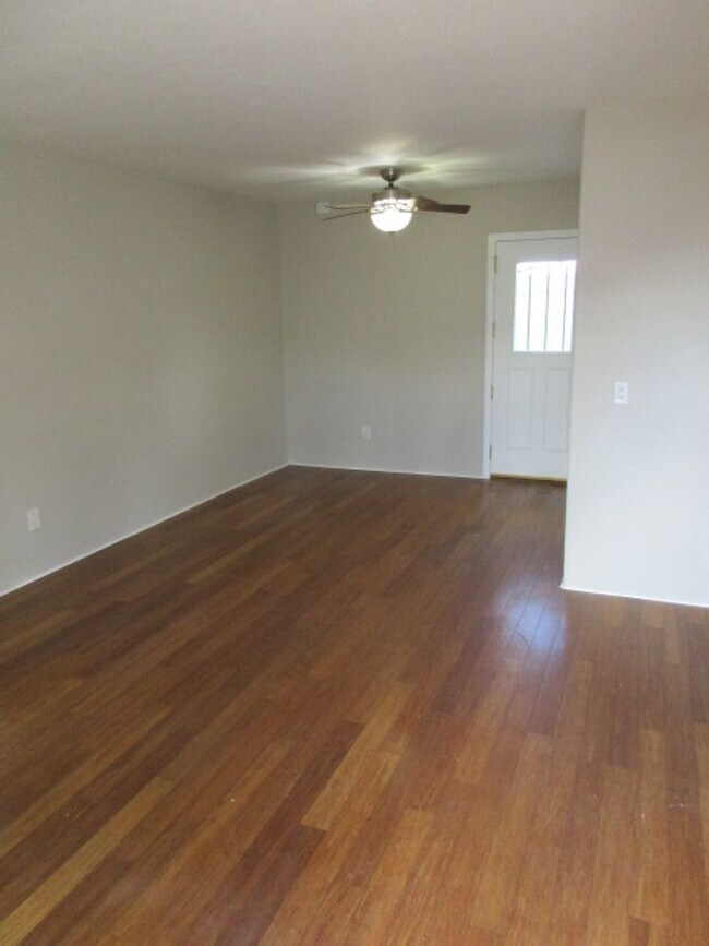 Building Photo - Point Loma Duplex - One Bedroom - Wood Flo...