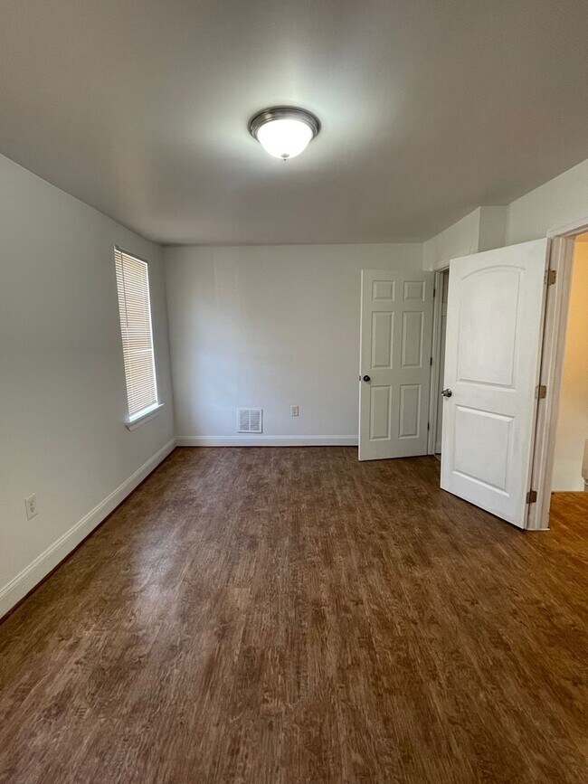 Building Photo - Beautiful Remodel - Baltimore