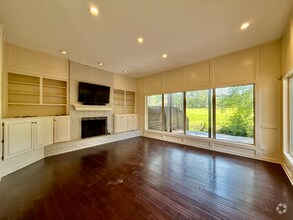 Building Photo - 1006 Augusta Dr
