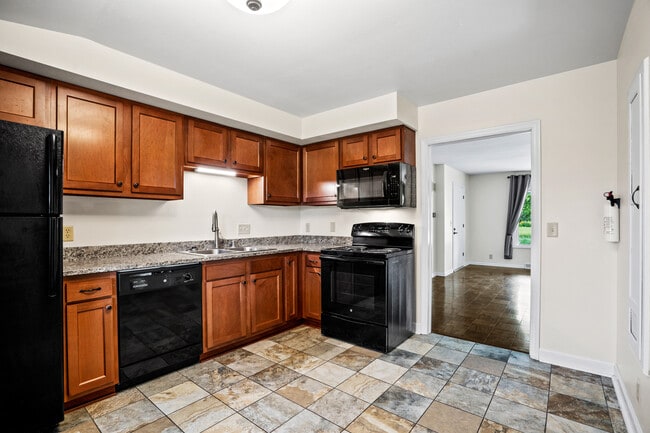 Building Photo - 853 Thackeray Trl