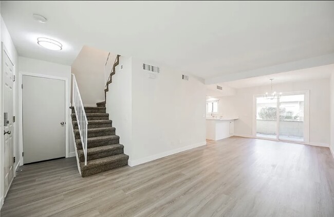 Building Photo - 130 Bel Port Dr