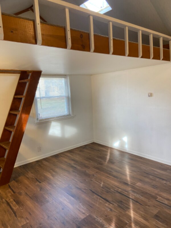 Building Photo - 203-205 S Maple St