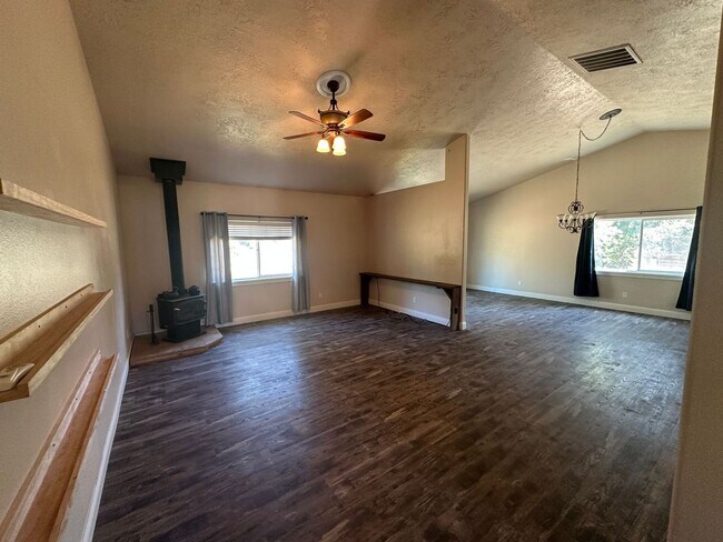 Building Photo - 34659 Castle Dr