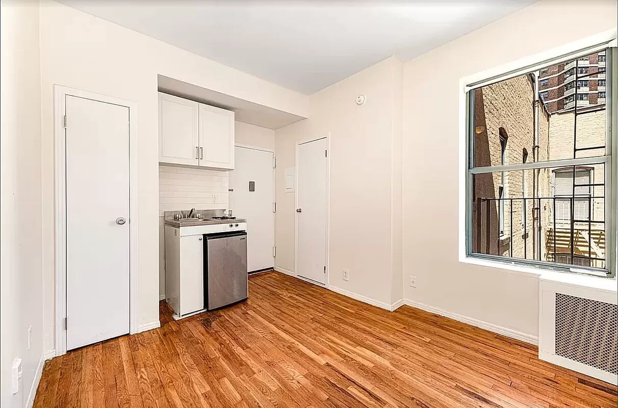 Foto principal - 244 West 64th Street