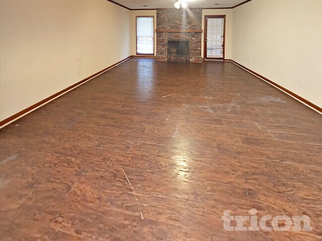 Building Photo - 20 Lakeside Dr