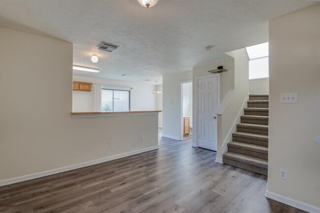 Building Photo - 10231 Azalea Village Dr