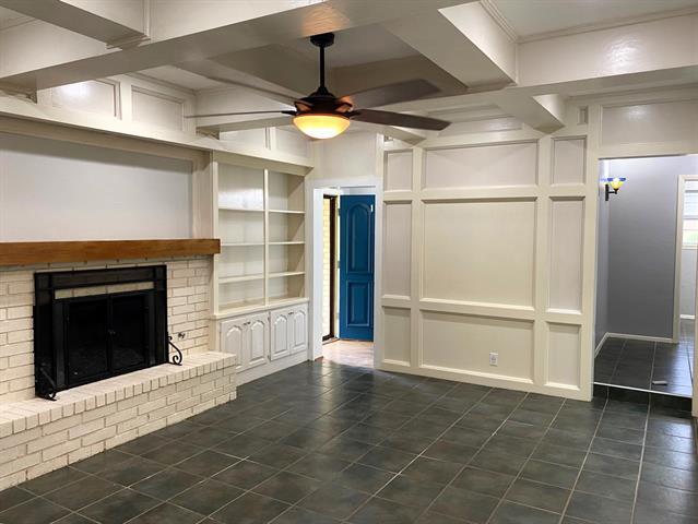 Building Photo - 3605 Oakwood Dr