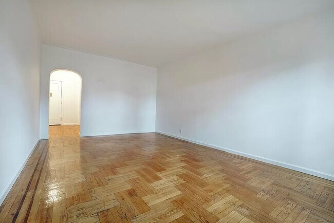 Building Photo - Freshly Painted 1Bed 1Bath Available