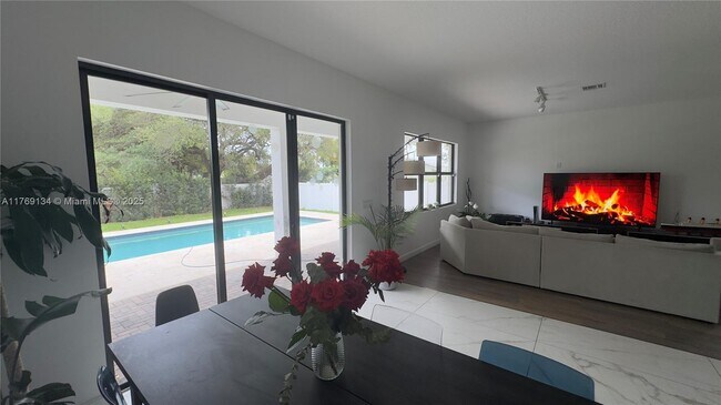 Foto del edificio - 4980 Whispering Way