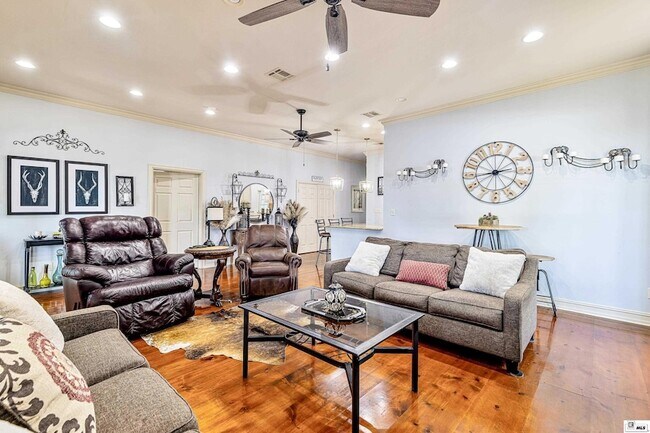 Foto del edificio - 237 River Oaks Dr