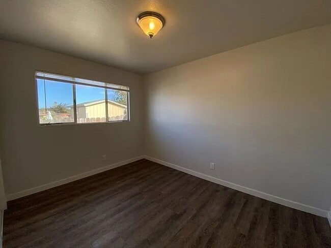 Building Photo - Sunny Seaside 3 bedroom House (Home is Occupied- do not disturb tenants)